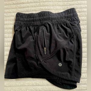 Lululemon Tracker low rise lines 4” short